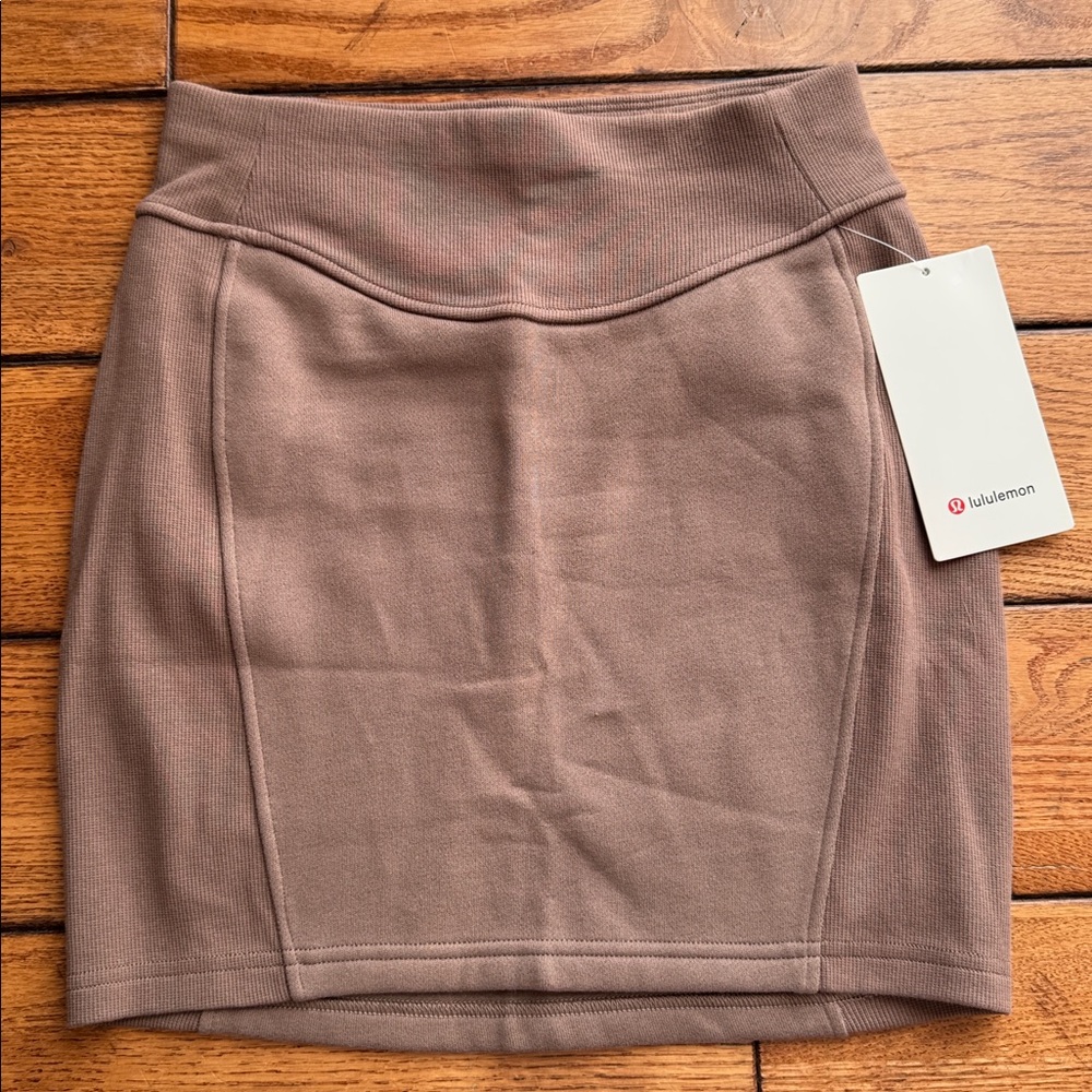 NWT Lululemon Scuba High-Rise Mini Skirt Taupe Tastic Size XS Fleece Lined‎ Cozy